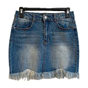 BLACK LABEL, NWOT, FRINGE, DENIM MINI SKIRT. SIZE M